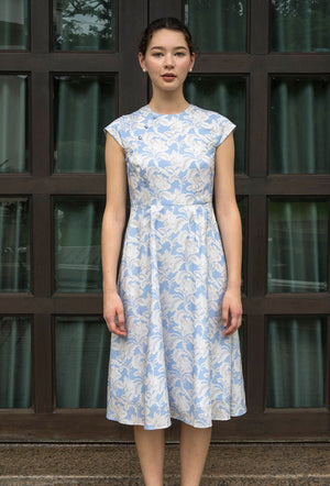 
                  
                    Brighter than Sunshine Cotton Cheongsam in Bleu
                  
                