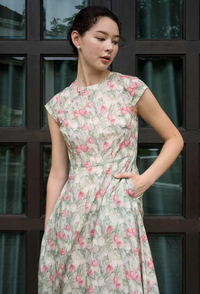 
                  
                    Brighter than Sunshine Cotton Cheongsam in Rosy Romance
                  
                