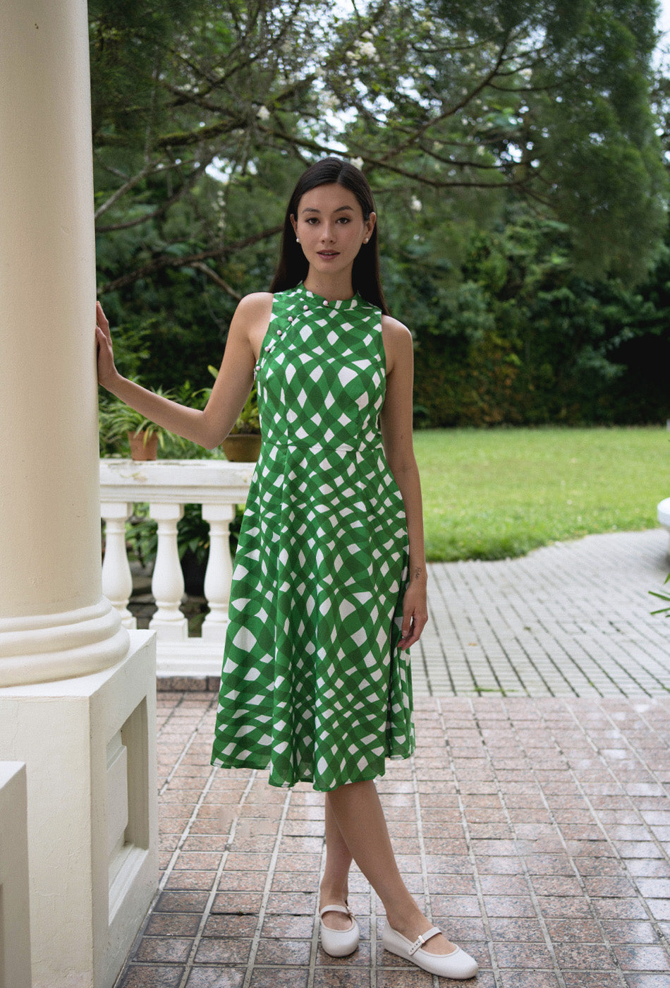 Cherished Cotton Cheongsam in Slow Dance