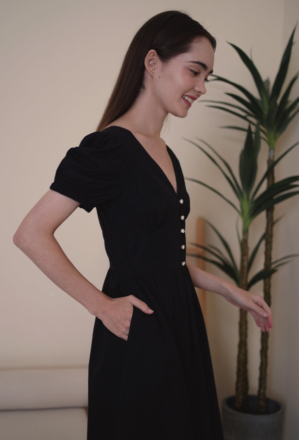 Pergi ke Manhattan Cotton Dress in Black