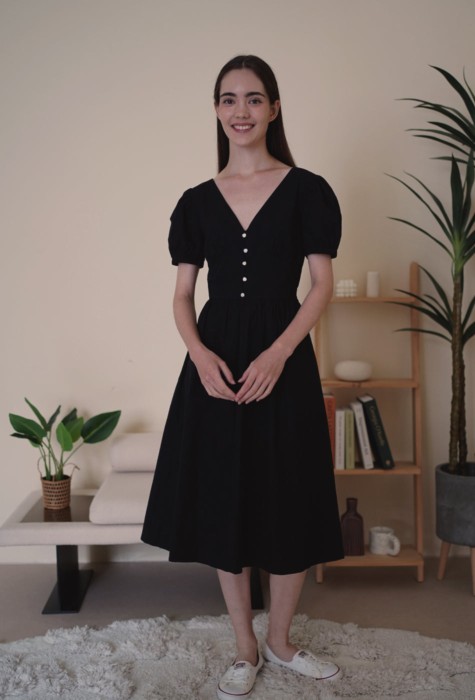 Pergi ke Manhattan Cotton Dress in Black