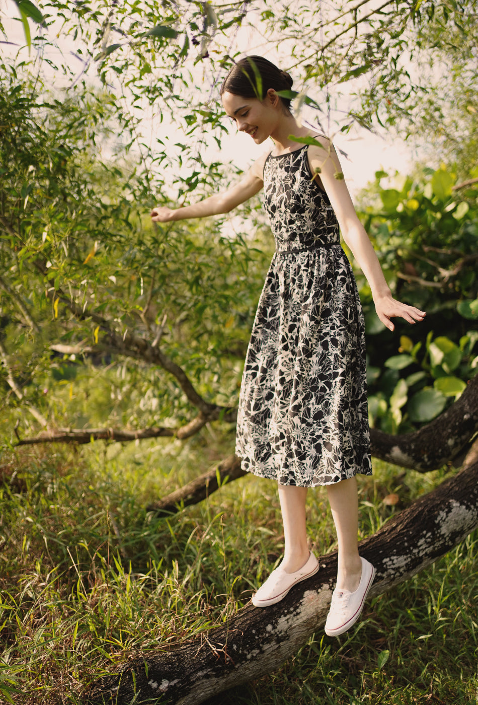 Seems Like Old Times Cotton Dress in Black Botanic