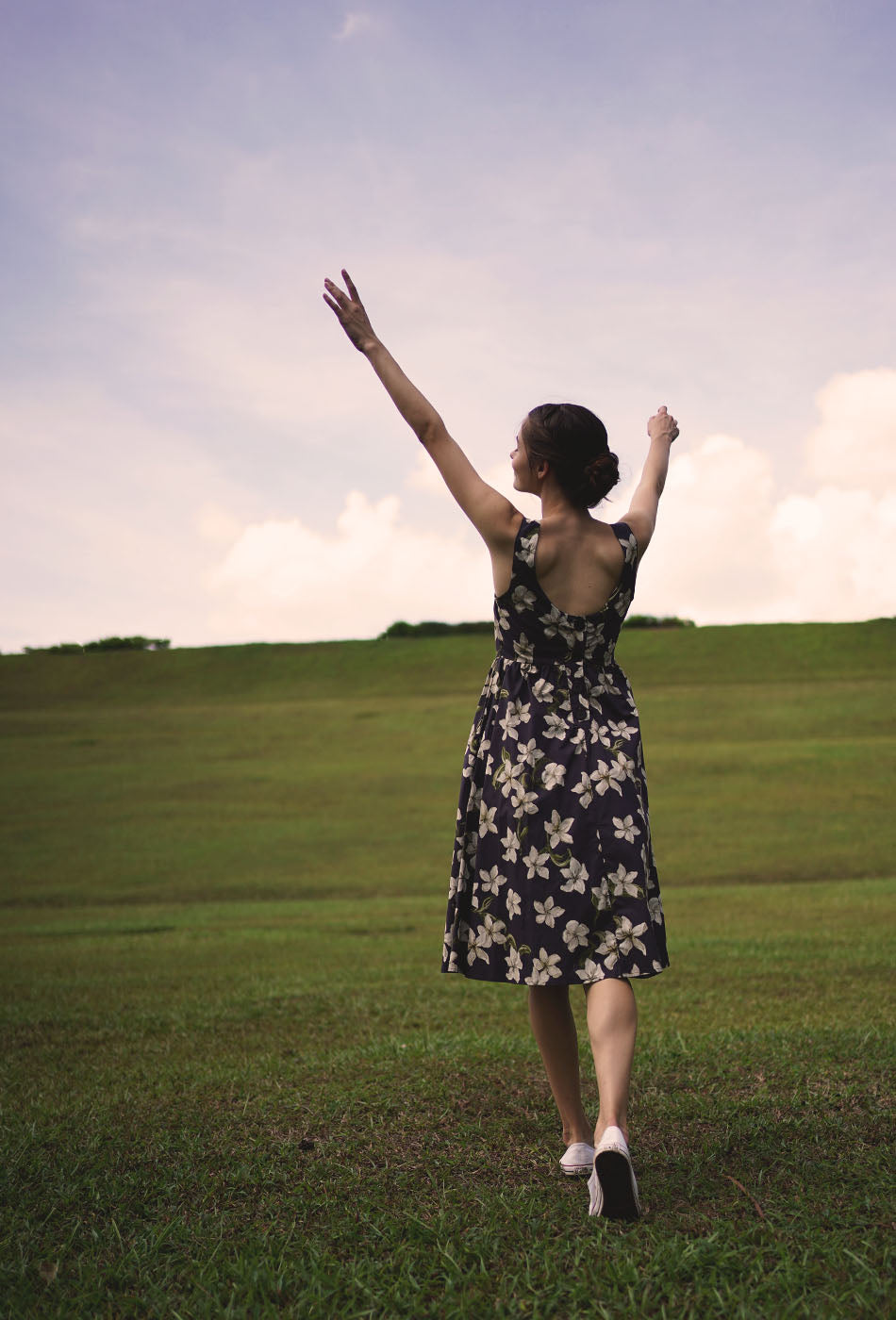 Backyard Cotton Dress in White Hibiscus