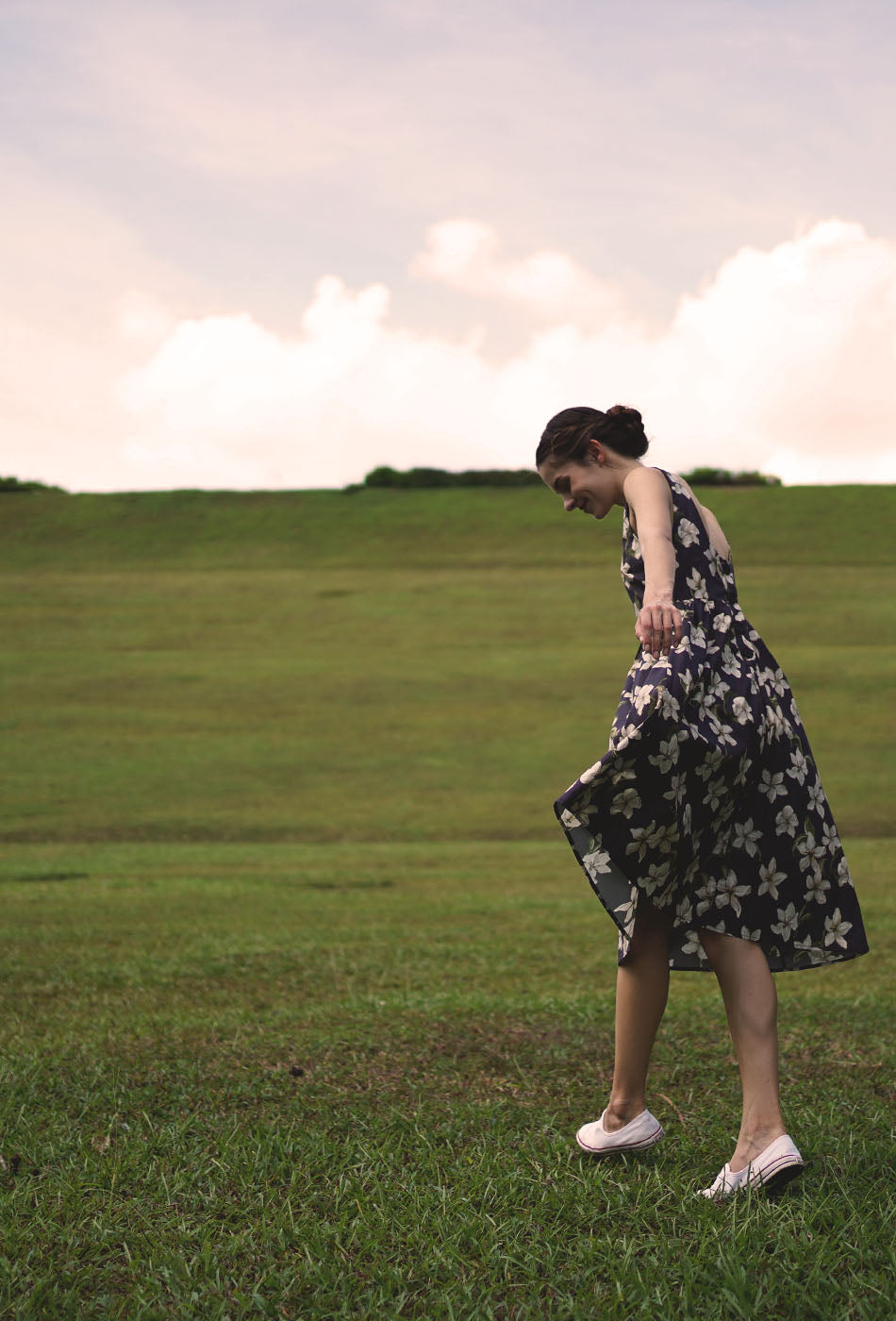 Backyard Cotton Dress in White Hibiscus