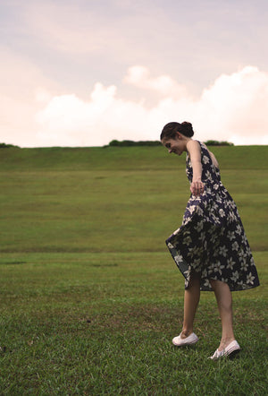 
                  
                    Backyard Cotton Dress in White Hibiscus
                  
                