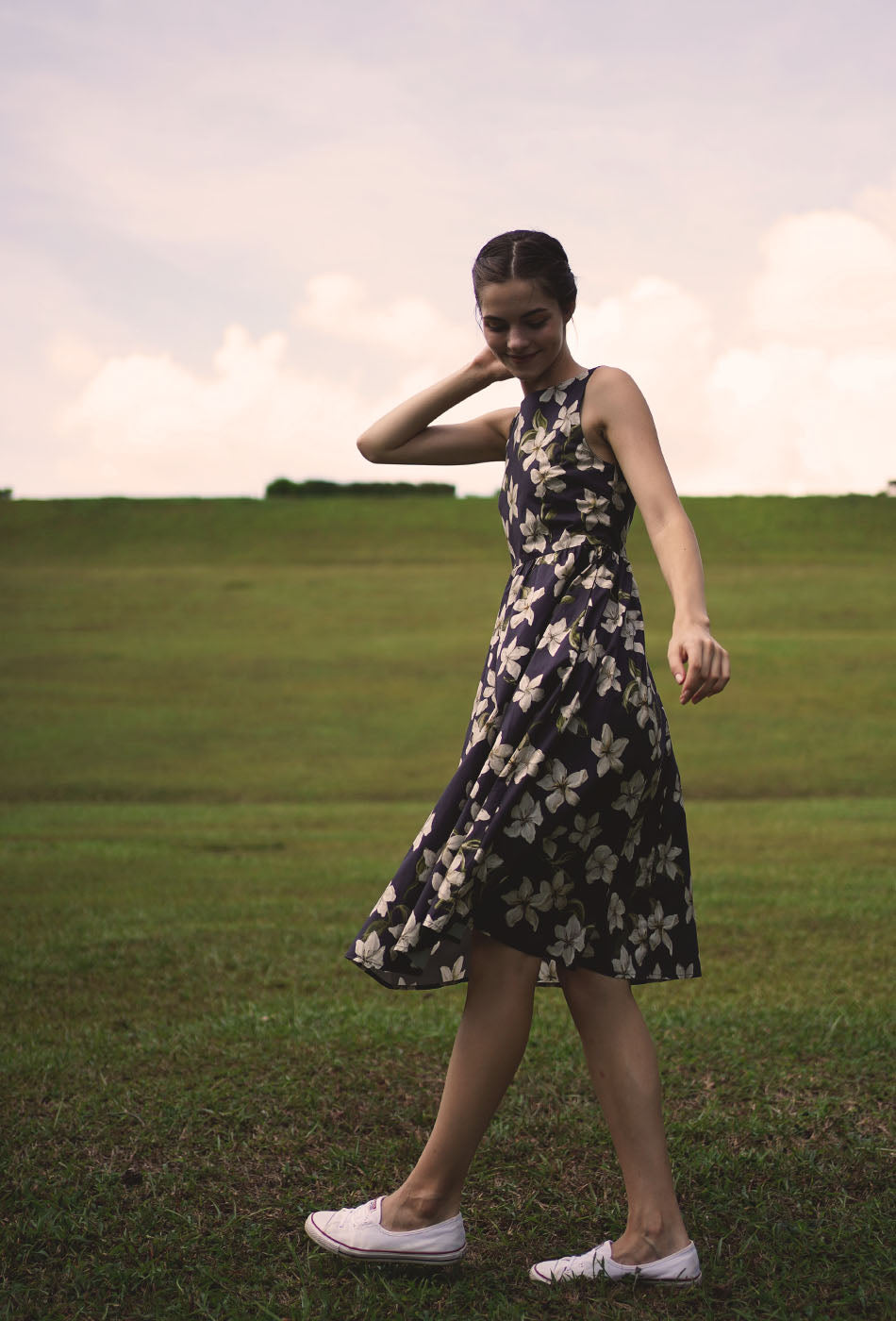 Backyard Cotton Dress in White Hibiscus