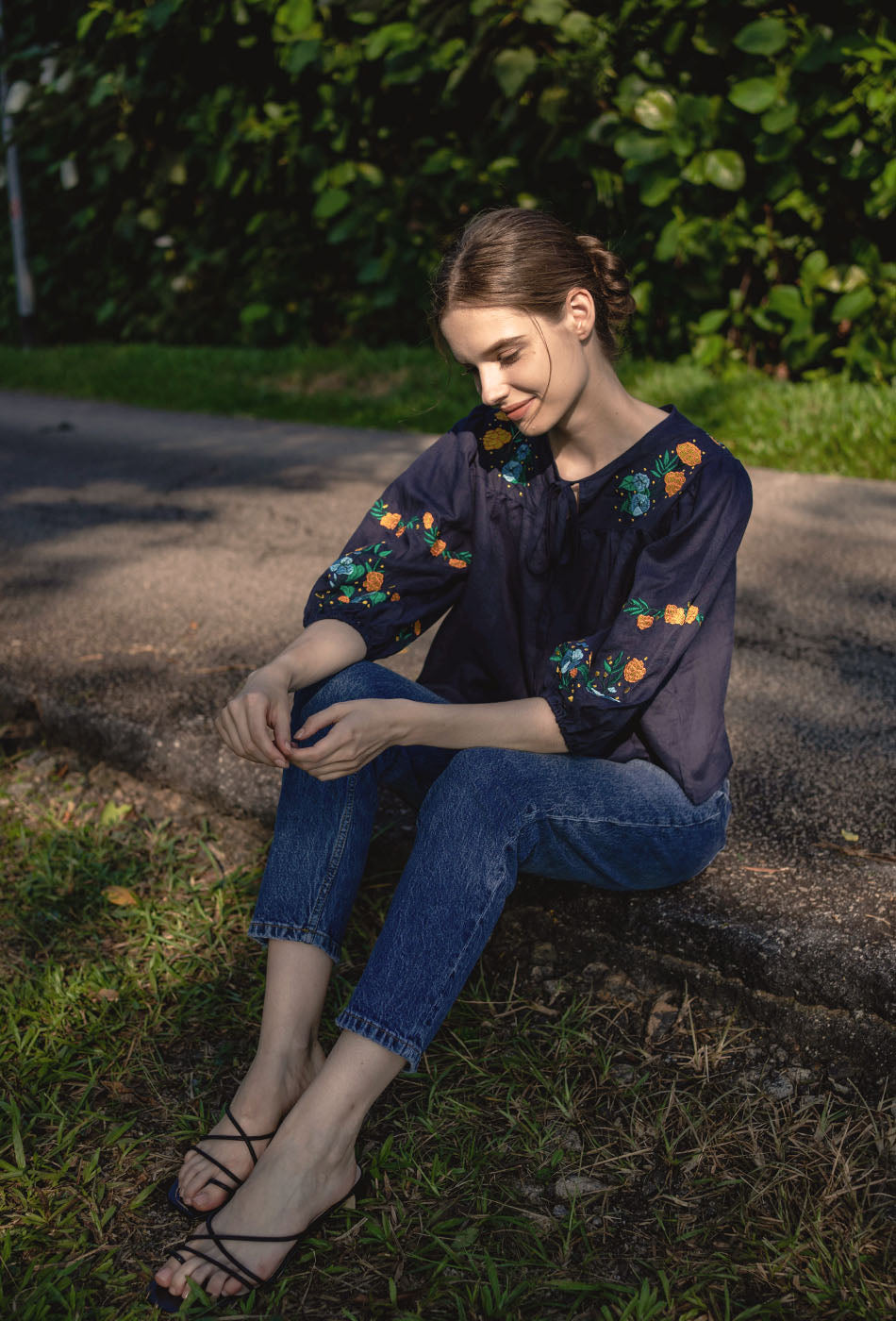 Garden Sweetheart Embroidered Linen Top in Midnight