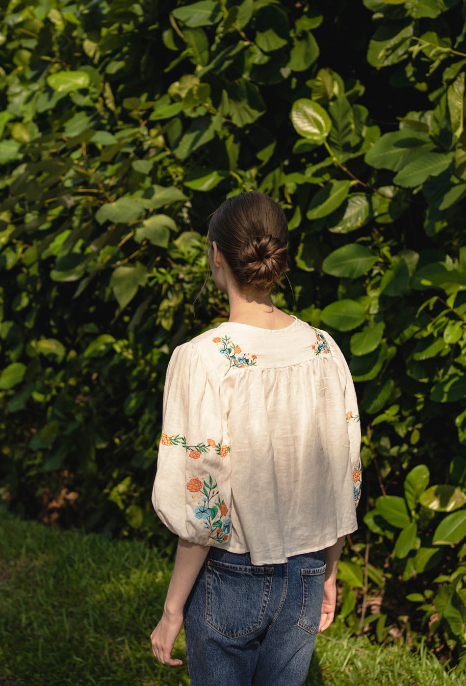 Garden Sweetheart Embroidered Linen Top in Pearl