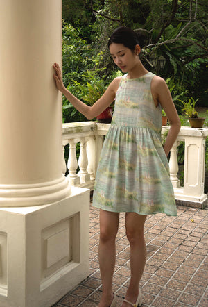 
                  
                    Sunshine Beam Cotton Cheongsam in Wild in Green
                  
                