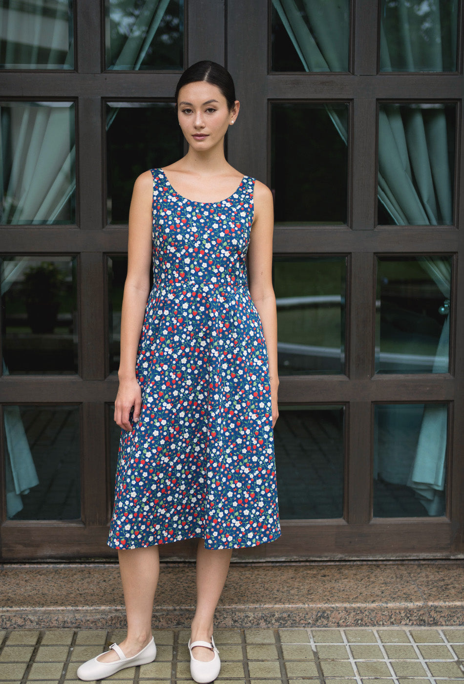 The Classic Scoop Cotton Dress in Strawberry Field