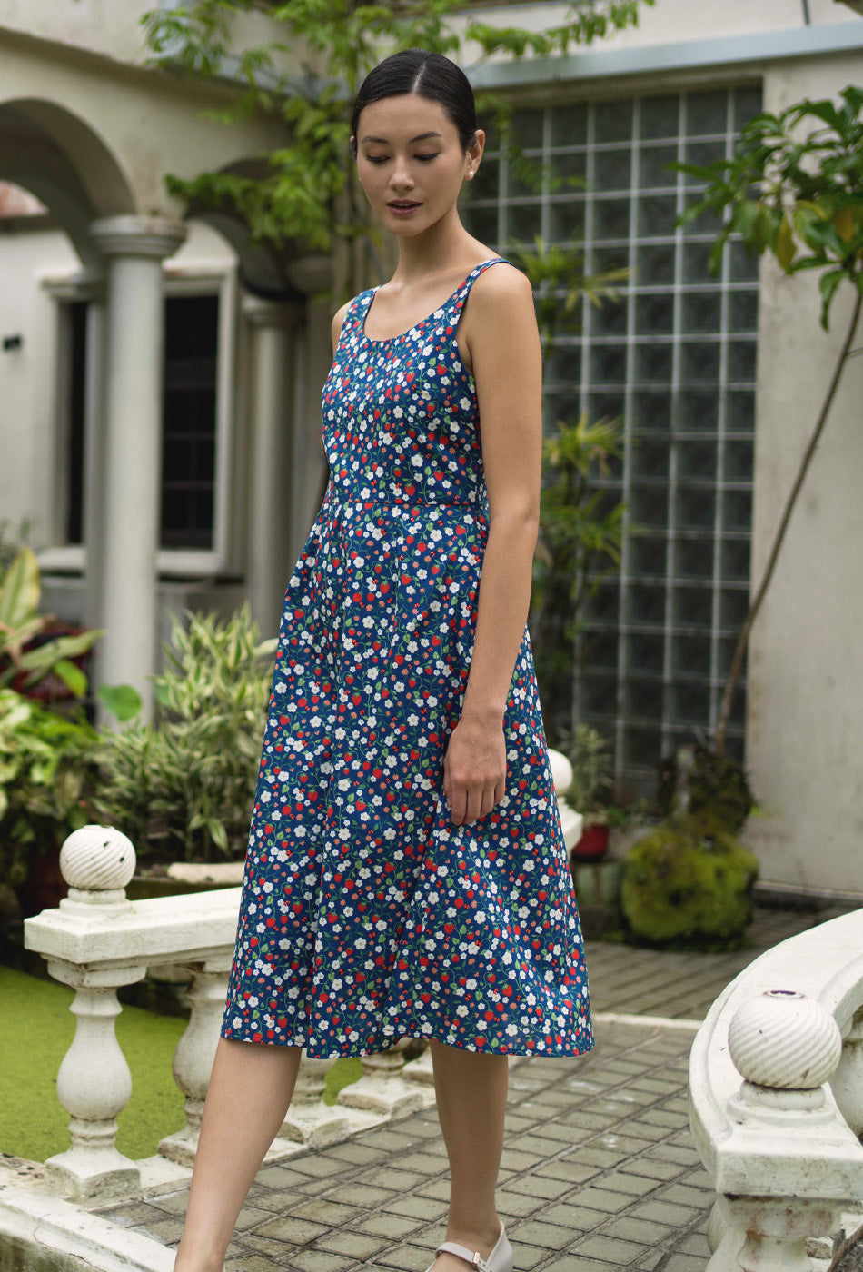 The Classic Scoop Cotton Dress in Strawberry Field