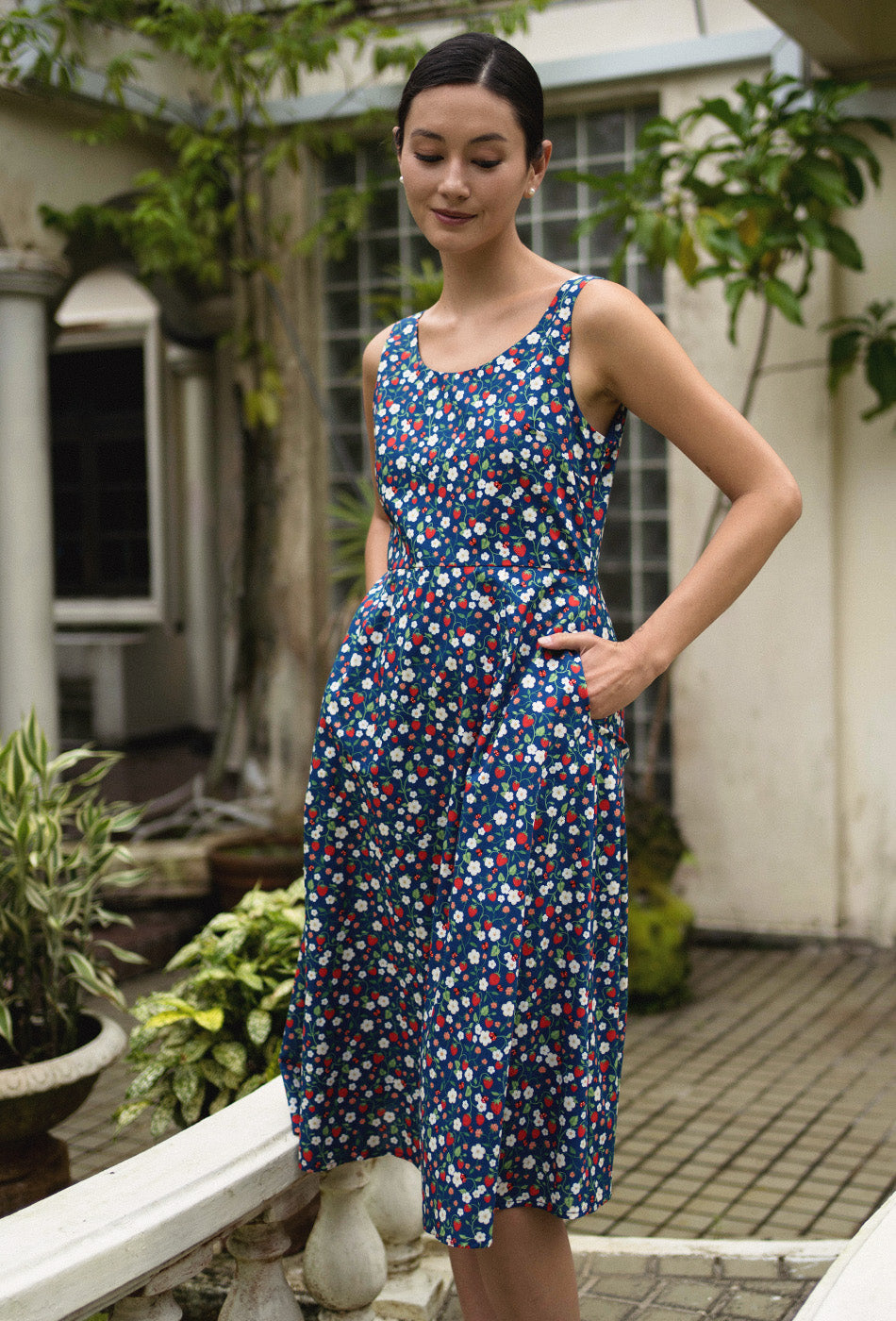 The Classic Scoop Cotton Dress in Strawberry Field