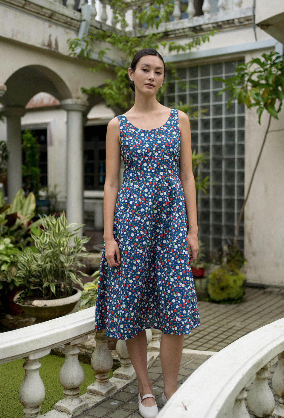The Classic Scoop Cotton Dress in Strawberry Field