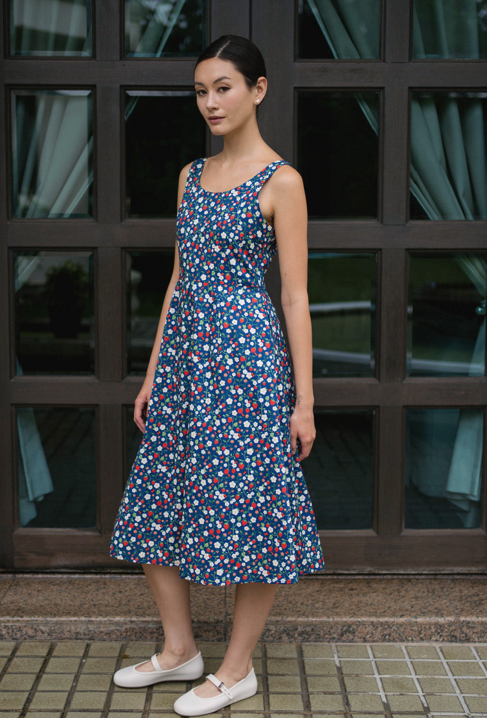 The Classic Scoop Cotton Dress in Strawberry Field