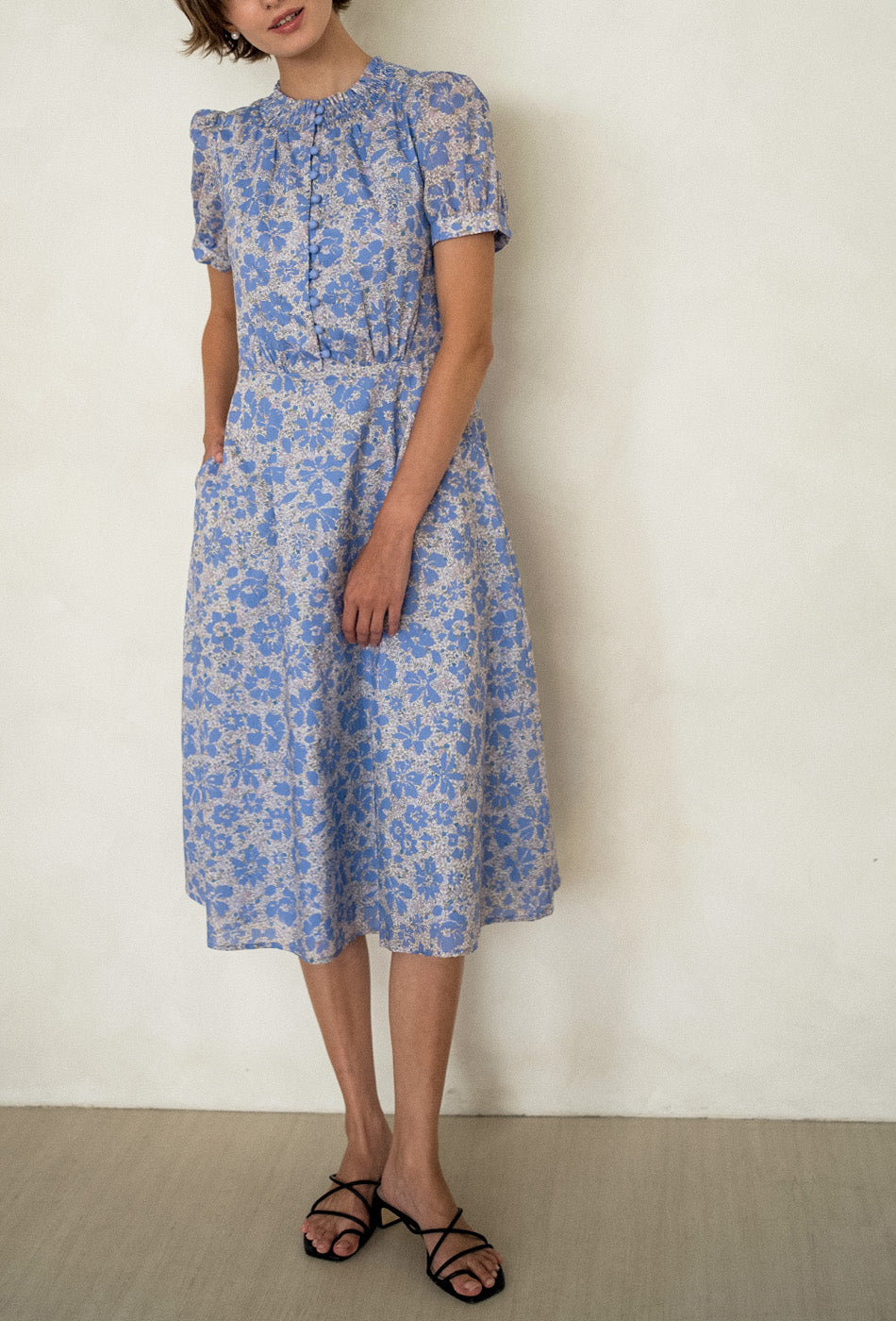 Gaun Katun The Look of Love dalam Warna Periwinkle Catatan